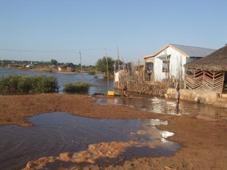 La marée envahit chaque jour le quartier d'Aranta - secteurs 2 et 5 où l'association intervient