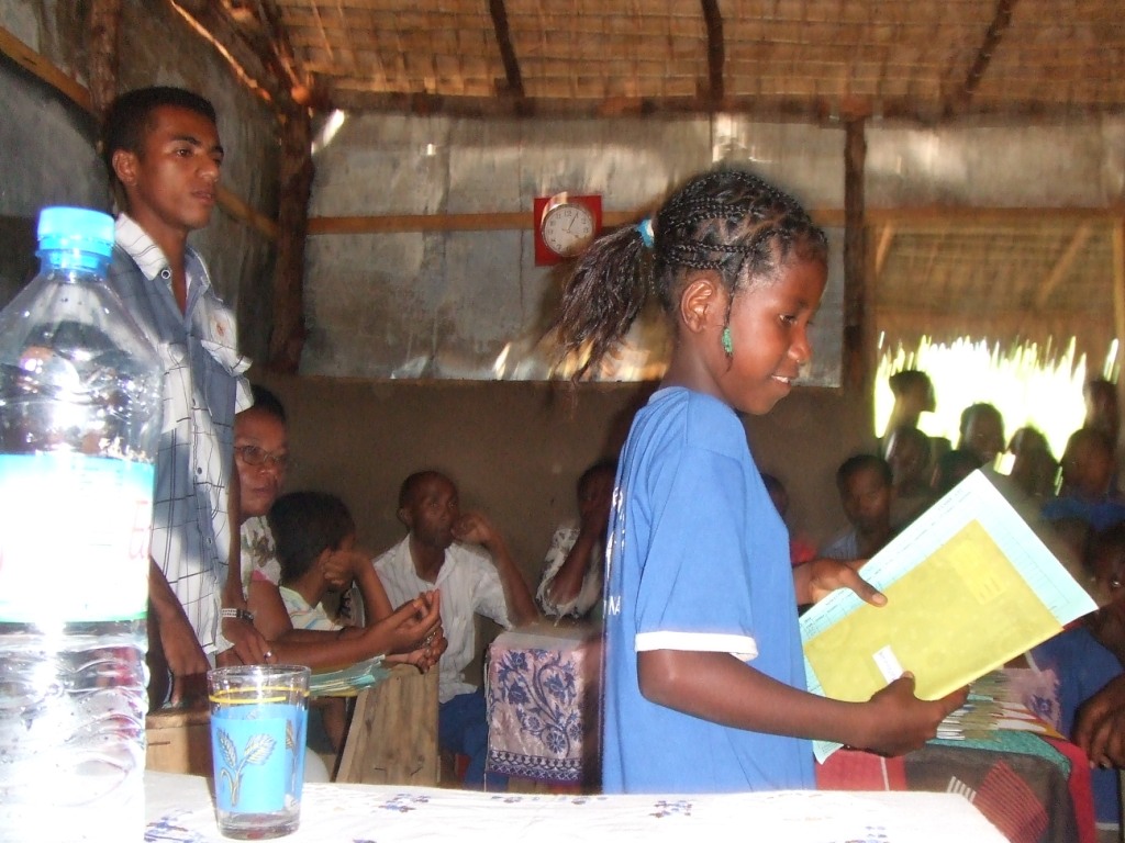 La remise des bulletins, moment important pour les enfants et les familles